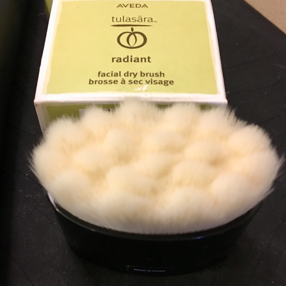 Aveda face brush